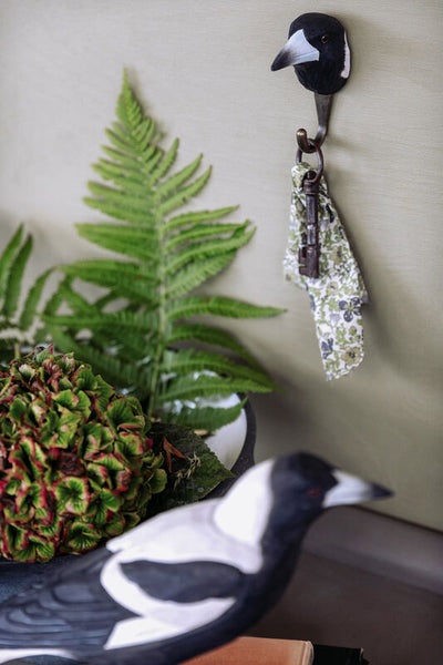 Wildlife Garden Hook - Magpie